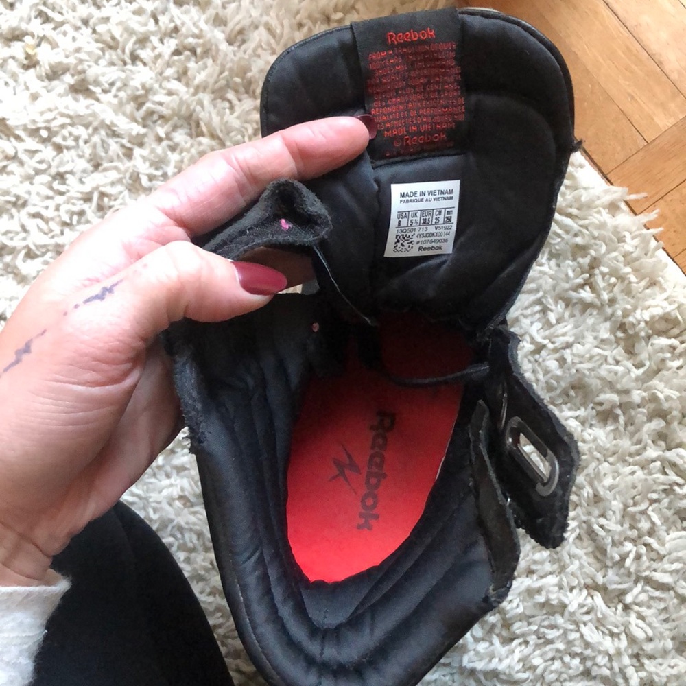 Size 8 Reebok’s - Picture 5 of 7